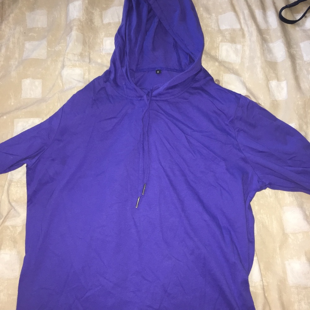 Purple shirt sleeve hooded shirt
